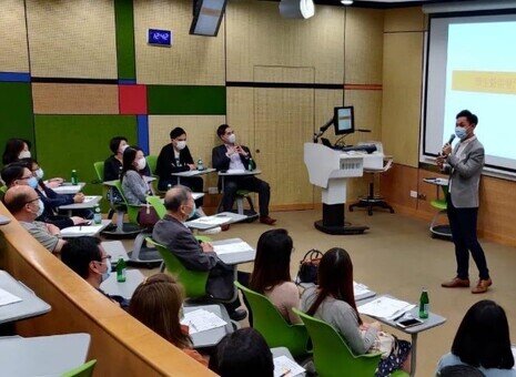 Teengineer正向教育學院創辦人鍾明崇先生與參加者經驗分享