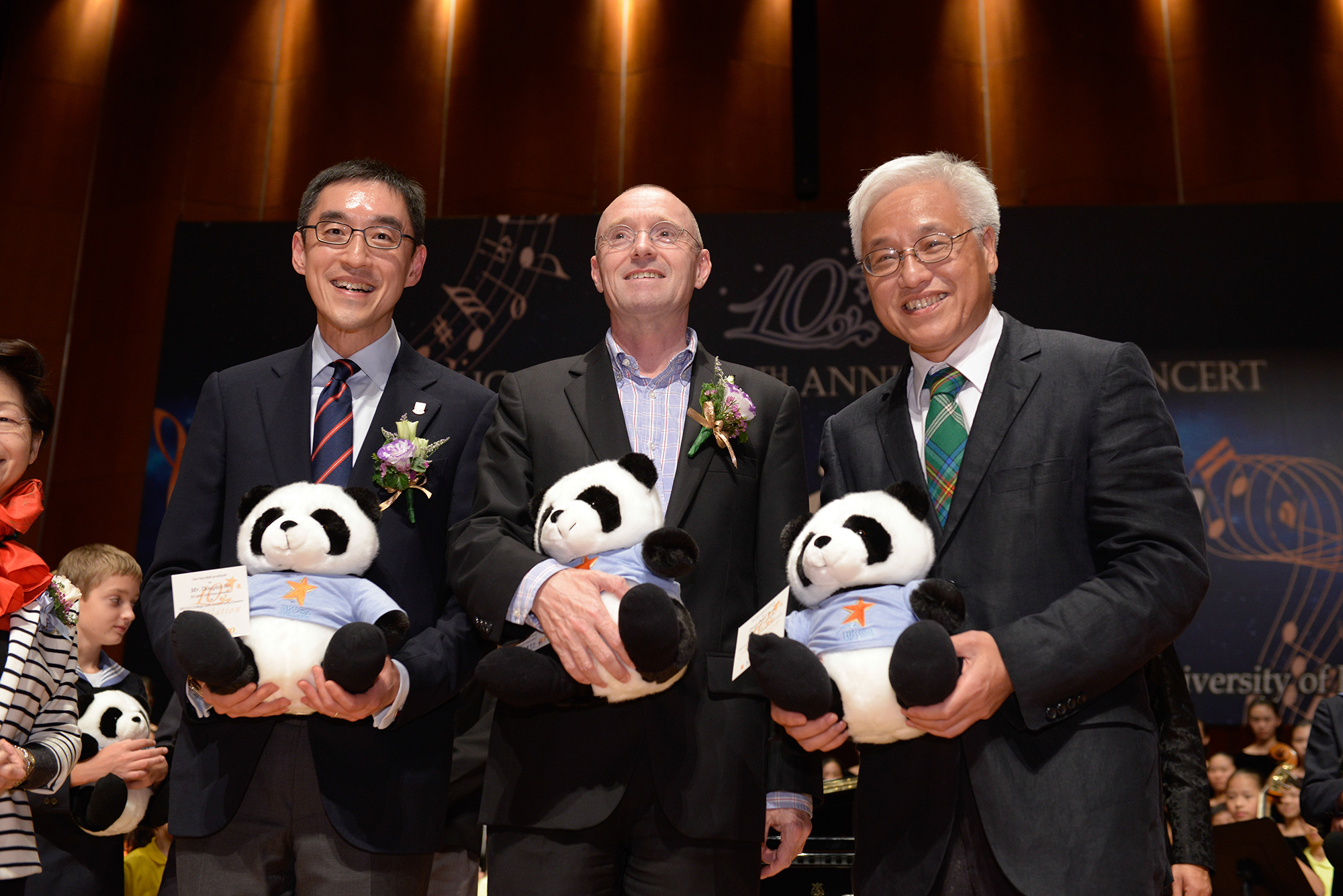 Guests of honours - from the left: Mr. Douglas So; Prof. Ian Holliday and Prof. Paul Tam.