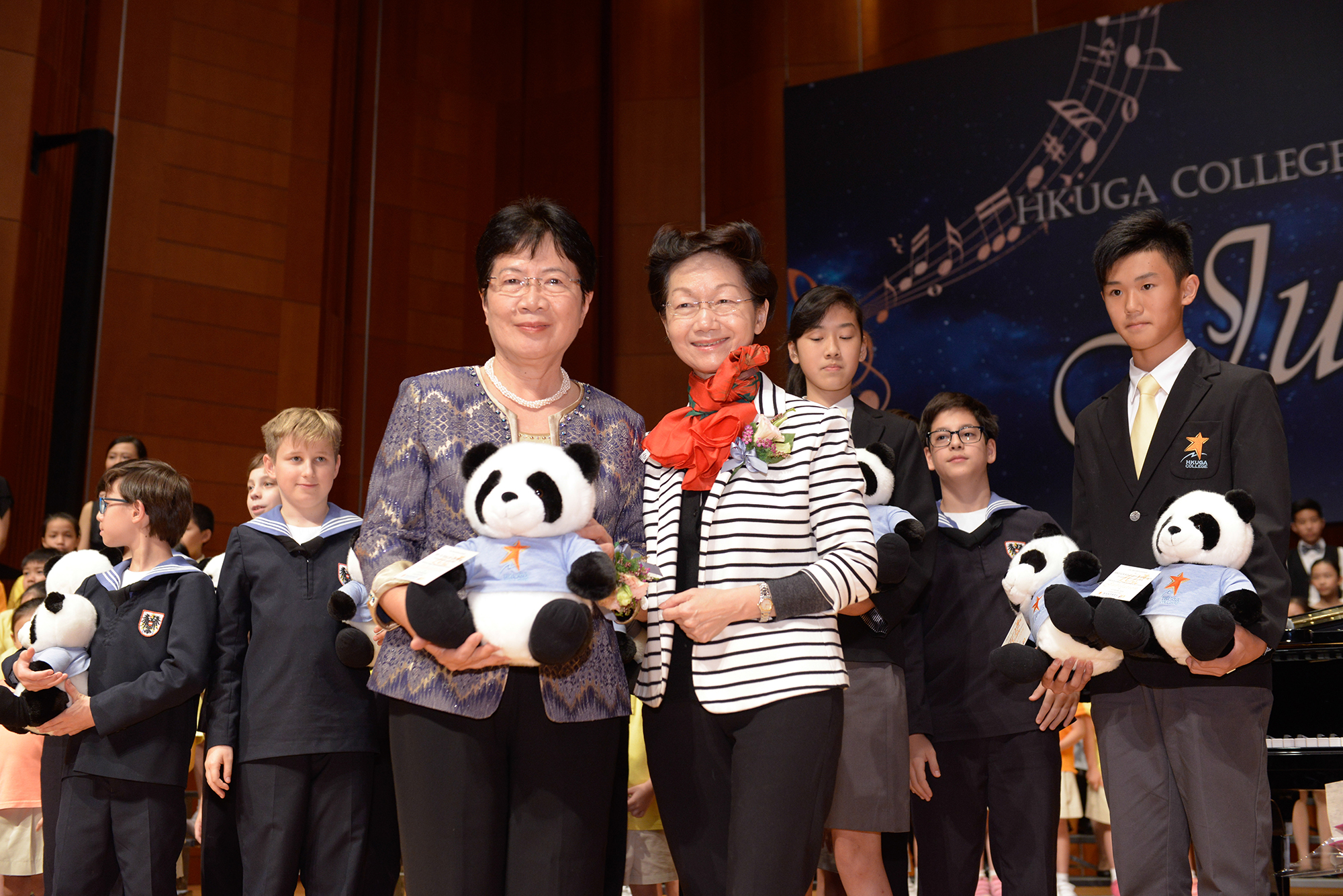 Mrs. Lo Lee Oi Lin (Chairman of HKUGAEF) and Dr. Shen Shir Ming (Supervisor of HKUGAC)