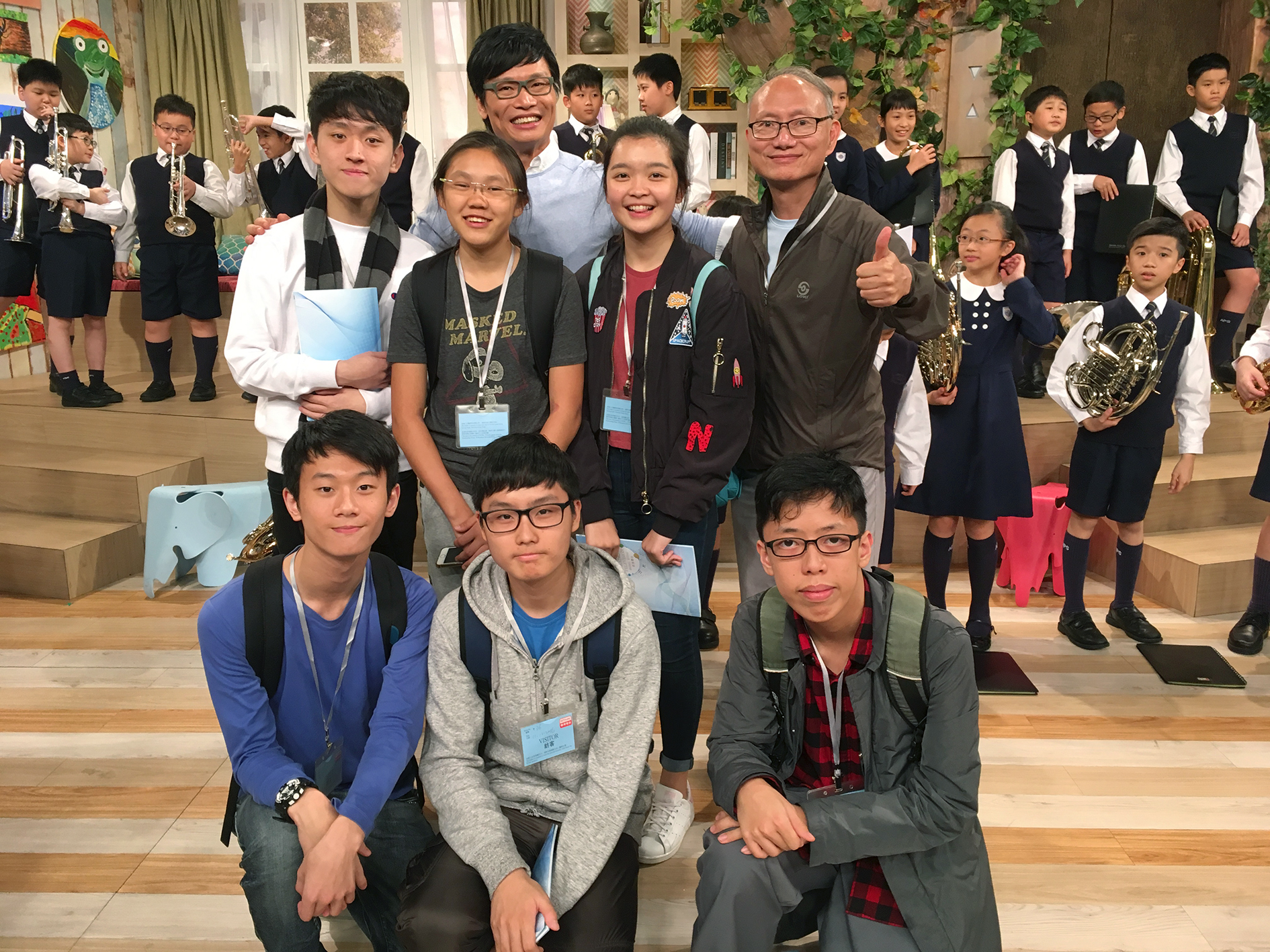 Mr. Tai Keen-man led the students to visit the program production of RTHK.