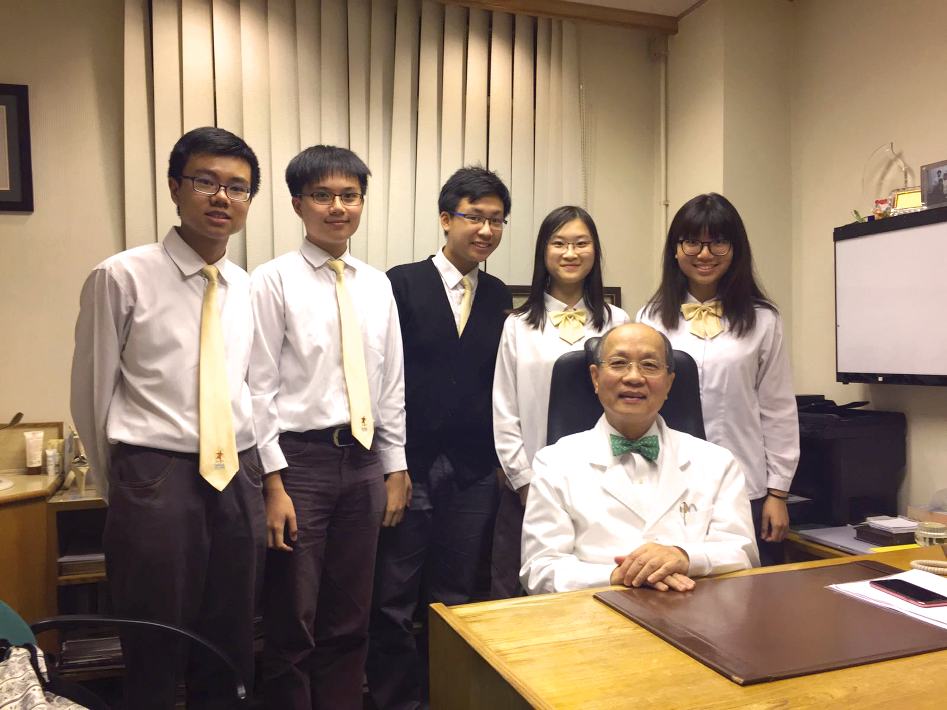 Students visited the clinic of Dr. Chan Kow Tak.
